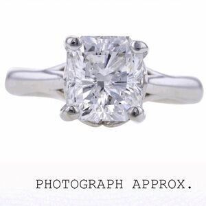 Elegant Silver Ring with Clear Gemstone